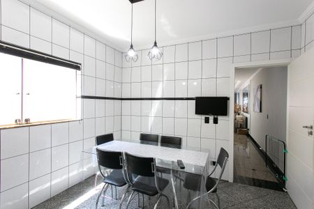 Casa à venda com 338m², 3 quartos e 8 vagasCozinha