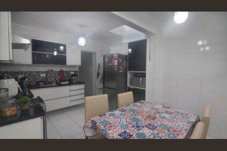 Casa à venda com 210m², 3 quartos e 1 vaga