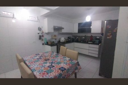 Casa à venda com 210m², 3 quartos e 1 vaga