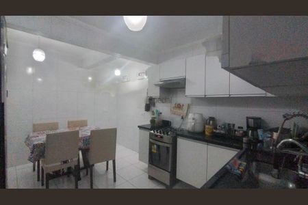 Casa à venda com 210m², 3 quartos e 1 vaga