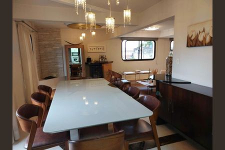 Apartamento à venda com 240m², 4 quartos e 3 vagas