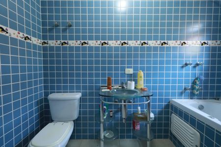 Casa à venda com 283m², 4 quartos e 2 vagasBanheiro da Suíte 2