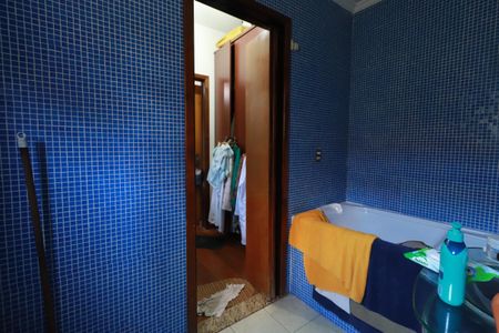 Casa à venda com 283m², 4 quartos e 2 vagasBanheiro da Suíte 4