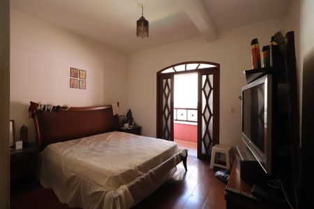 Casa à venda com 283m², 4 quartos e 2 vagasSuíte