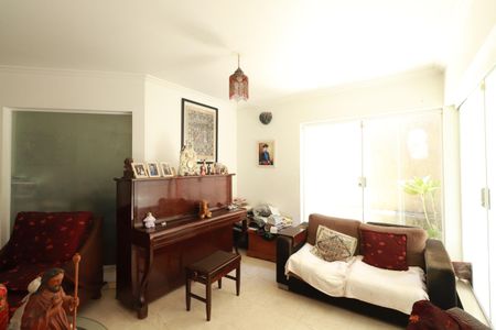 Casa à venda com 283m², 4 quartos e 2 vagasSala