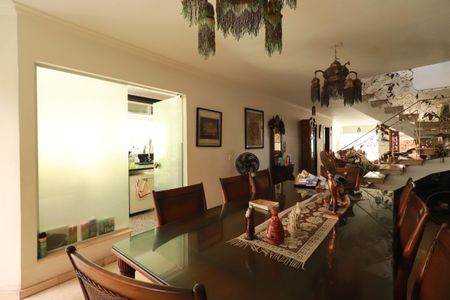 Casa à venda com 283m², 4 quartos e 2 vagasSala