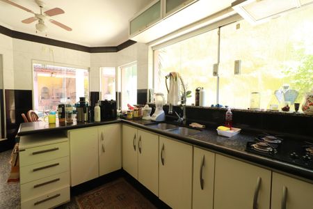 Casa à venda com 283m², 4 quartos e 2 vagasCozinha