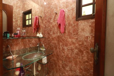 Casa à venda com 283m², 4 quartos e 2 vagasLavabo 2