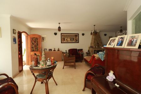 Casa à venda com 283m², 4 quartos e 2 vagasSala