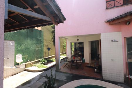 Casa à venda com 283m², 4 quartos e 2 vagasÁrea comum - Piscina