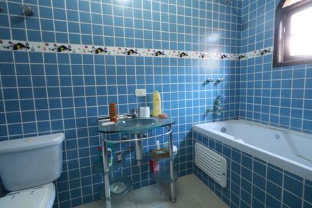 Casa à venda com 283m², 4 quartos e 2 vagasBanheiro da Suíte 2