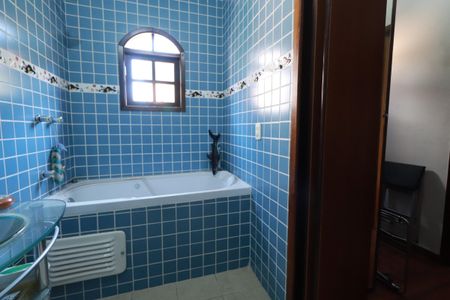 Casa à venda com 283m², 4 quartos e 2 vagasBanheiro da Suíte 2