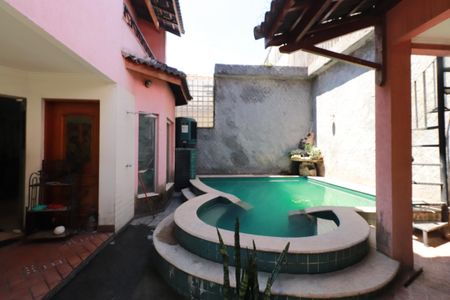Casa à venda com 283m², 4 quartos e 2 vagasÁrea comum - Piscina