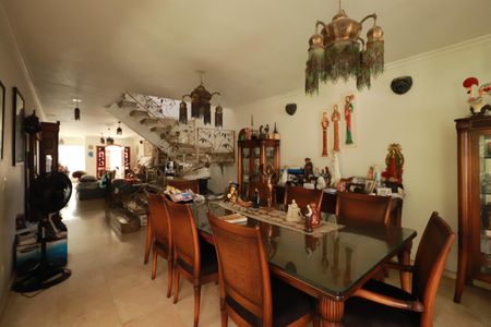 Casa à venda com 283m², 4 quartos e 2 vagasSala