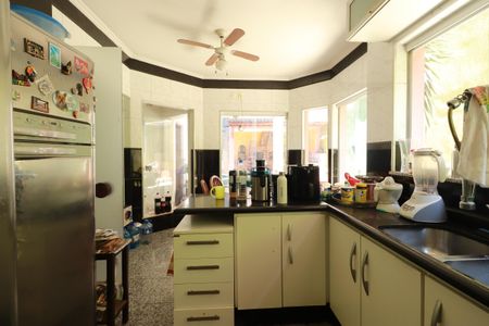 Casa à venda com 283m², 4 quartos e 2 vagasCozinha