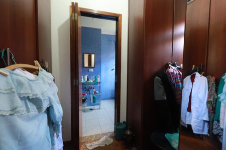 Casa à venda com 283m², 4 quartos e 2 vagasCloset Suíte 4