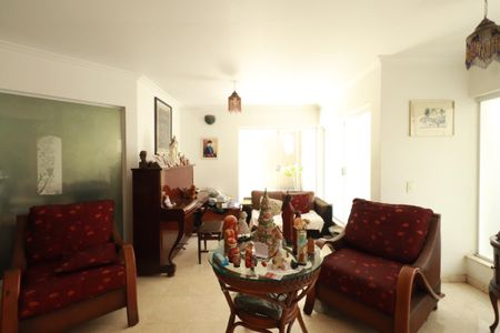 Casa à venda com 283m², 4 quartos e 2 vagasSala