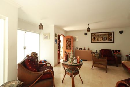 Casa à venda com 283m², 4 quartos e 2 vagasSala