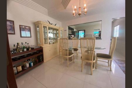 Casa à venda com 159m², 3 quartos e 2 vagas