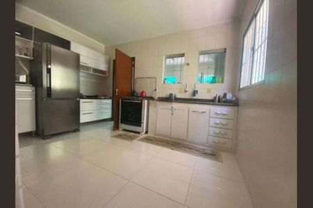 Casa à venda com 159m², 3 quartos e 2 vagas