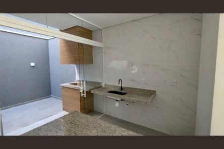 Casa à venda com 132m², 3 quartos e 3 vagas
