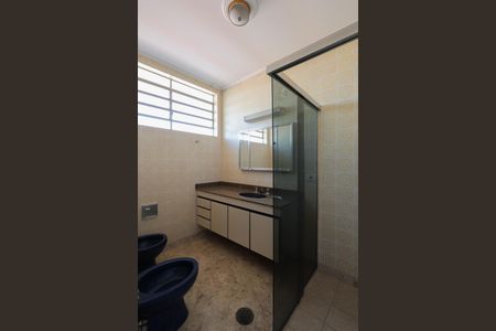 Casa à venda com 285m², 3 quartos e 4 vagasBanheiro da Suíte