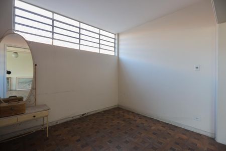 Casa à venda com 285m², 3 quartos e 4 vagasEscritório