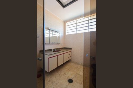 Casa à venda com 285m², 3 quartos e 4 vagasBanheiro social