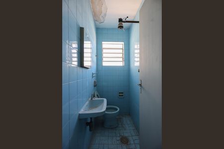 Casa à venda com 285m², 3 quartos e 4 vagasEdícula - Banheiro