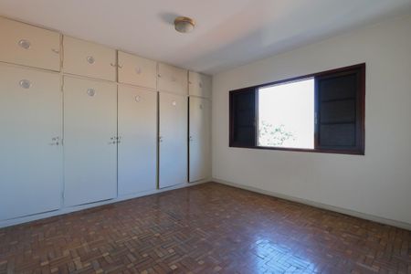Casa à venda com 285m², 3 quartos e 4 vagasSuíte
