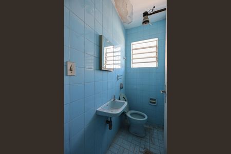 Casa à venda com 285m², 3 quartos e 4 vagasEdícula - Banheiro