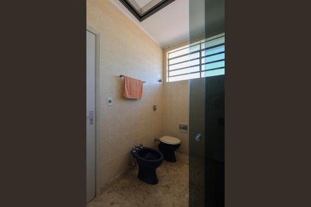 Casa à venda com 285m², 3 quartos e 4 vagasBanheiro da Suíte