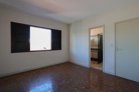 Casa à venda com 285m², 3 quartos e 4 vagasSuíte