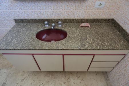 Casa à venda com 285m², 3 quartos e 4 vagasBanheiro social