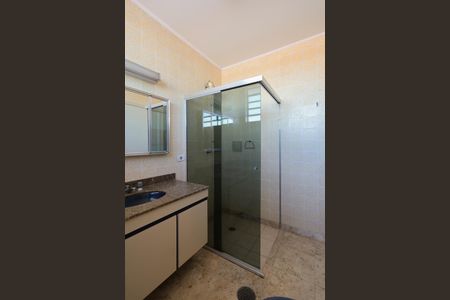 Casa à venda com 285m², 3 quartos e 4 vagasBanheiro da Suíte