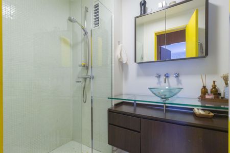 Apartamento à venda com 70m², 2 quartos e 1 vaga Apartamento à venda com 70m², 2 quartos e 1 vagaBanheiro - Social