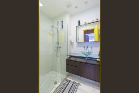 Apartamento à venda com 70m², 2 quartos e 1 vaga Apartamento à venda com 70m², 2 quartos e 1 vagaBanheiro - Social