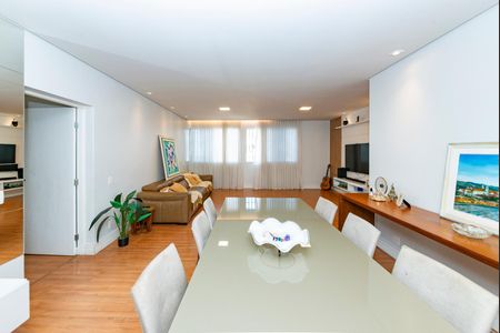 Apartamento à venda com 200m², 4 quartos e 2 vagasSala