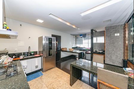 Apartamento à venda com 200m², 4 quartos e 2 vagasCozinha