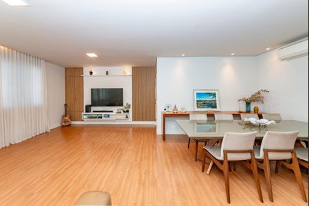Apartamento à venda com 200m², 4 quartos e 2 vagasSala