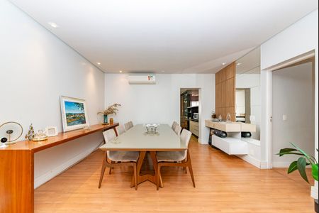 Apartamento à venda com 200m², 4 quartos e 2 vagasSala