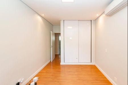 Apartamento à venda com 200m², 4 quartos e 2 vagasQuarto 4