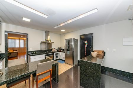 Apartamento à venda com 200m², 4 quartos e 2 vagasCozinha