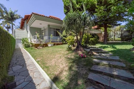 Casa à venda com 1000m², 5 quartos e 8 vagasFachada