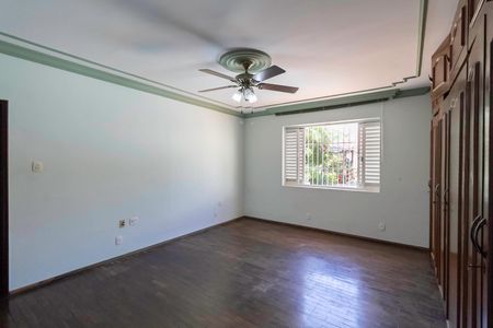 Casa à venda com 1000m², 5 quartos e 8 vagasSuíte