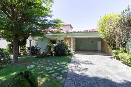 Casa à venda com 1000m², 5 quartos e 8 vagasFachada