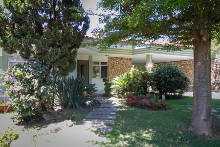 Casa à venda com 1000m², 5 quartos e 8 vagasEntrada