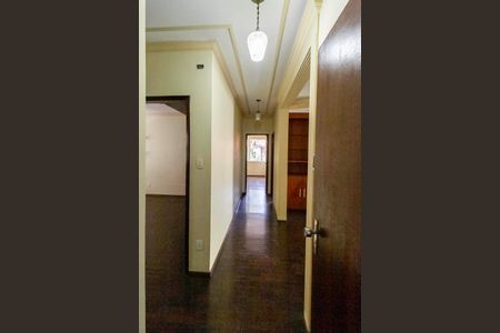 Casa à venda com 1000m², 5 quartos e 8 vagasCorredor