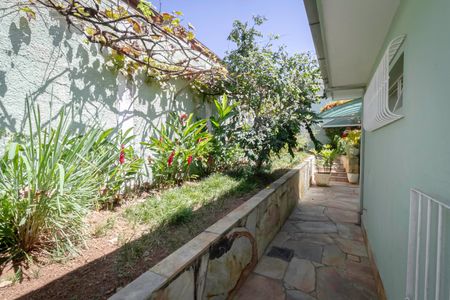 Casa à venda com 1000m², 5 quartos e 8 vagasQuintal