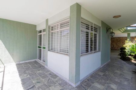 Casa à venda com 1000m², 5 quartos e 8 vagasVaranda